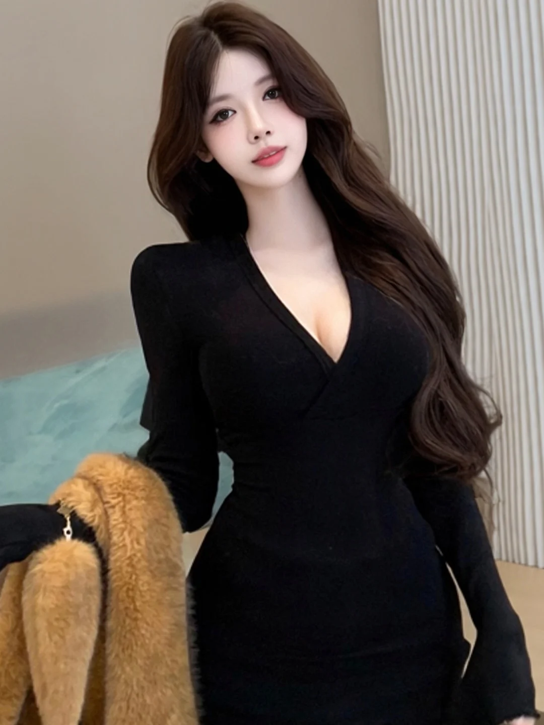 Spicy Girl Long Sleeve T-Shirt Women's Slim Fit Fashion Base Shirt Back Exposure Top V-Neck Cross Lace Splicing Autumn Winter
Spicy Girl Long Sleeve T-Shirt Women's Slim Fit Fashion Base Shirt Back Exposure Top V-Neck Cross Lace Splicing Autumn Winter