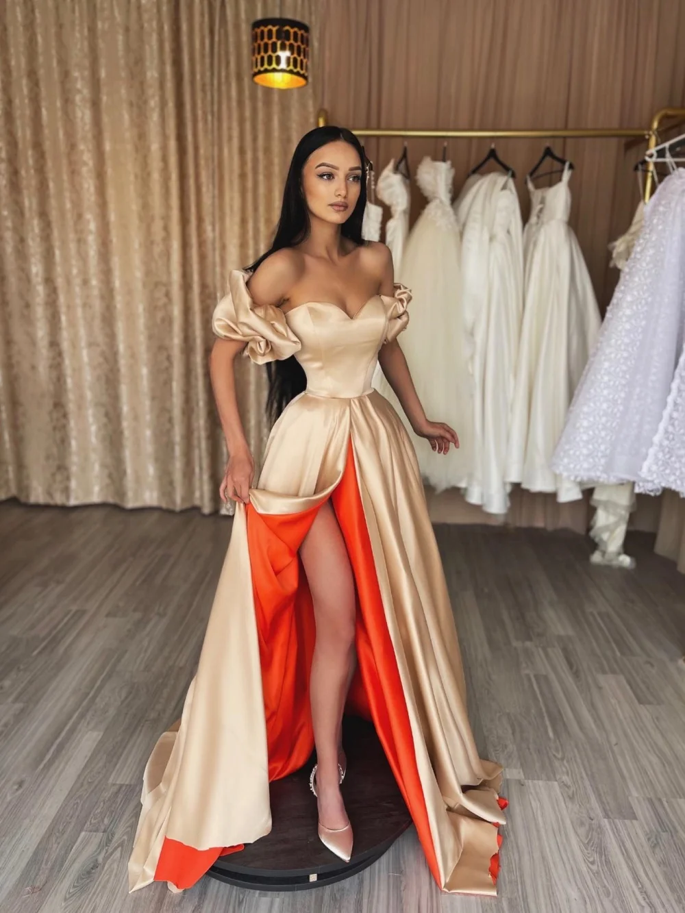 Elegant Off-shoulder Evening Dress 2025 Romantic Sleeveless Side Slit Party Gown Classic A-Line Floor-Length Party Dresses فساتي
Elegant Off-shoulder Evening Dress 2025 Romantic Sleeveless Side Slit Party Gown Classic A-Line Floor-Length Party Dresses فساتي