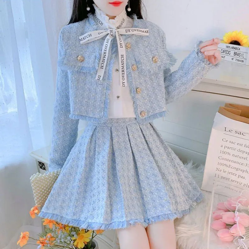 Casual Suit Women's Spring Summer 2025 New Chic Two-Piece Set Elegant Loose Single-Breasted Tops + Skirt Two-Piece Sets
Casual Suit Women's Spring Summer 2025 New Chic Two-Piece Set Elegant Loose Single-Breasted Tops + Skirt Two-Piece Sets