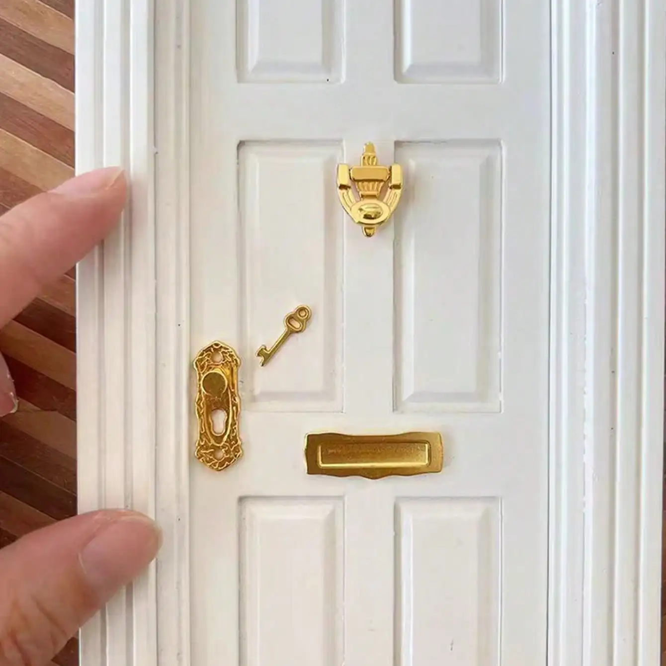 1 Set Miniature Metal Door Decor Accessories for Dollhouse: 1/12 Scale Mini Simulated Door Lock, Key, Door Knocker
1 Set Miniature Metal Door Decor Accessories for Dollhouse: 1/12 Scale Mini Simulated Door Lock, Key, Door Knocker