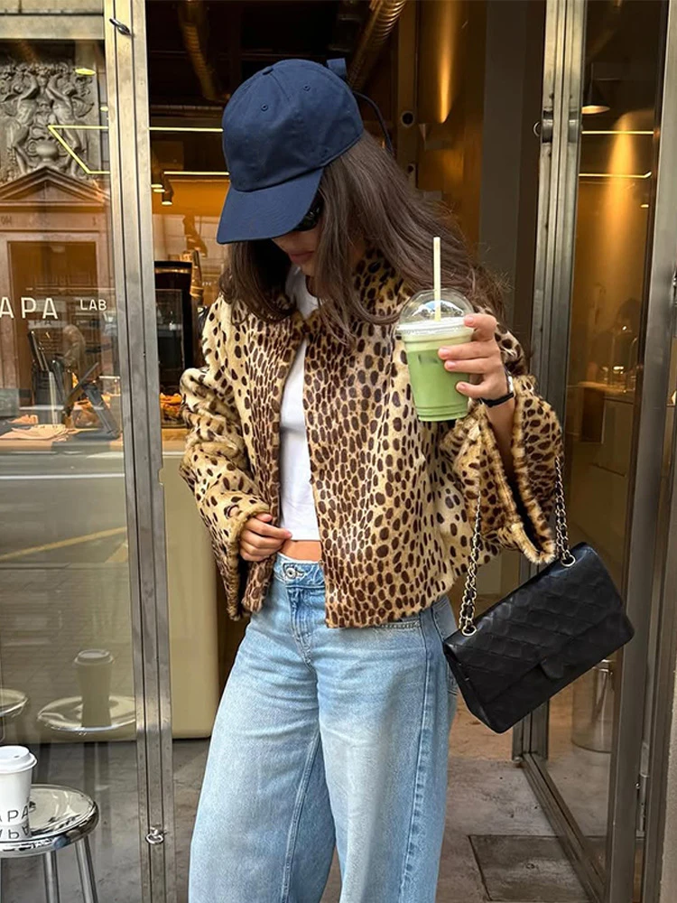 Модное уличное пальто с леопардовым принтом, женское пальто с длинным рукавом и круглым вырезом, верхняя одежда для поездок на работу, повседневное однобортное женское теплое пальто с мехом
Модное уличное пальто с леопардовым принтом, женское пальто с длинным рукавом и круглым вырезом, верхняя одежда для поездок на работу, повседневное однобортное женское теплое пальто с мехом