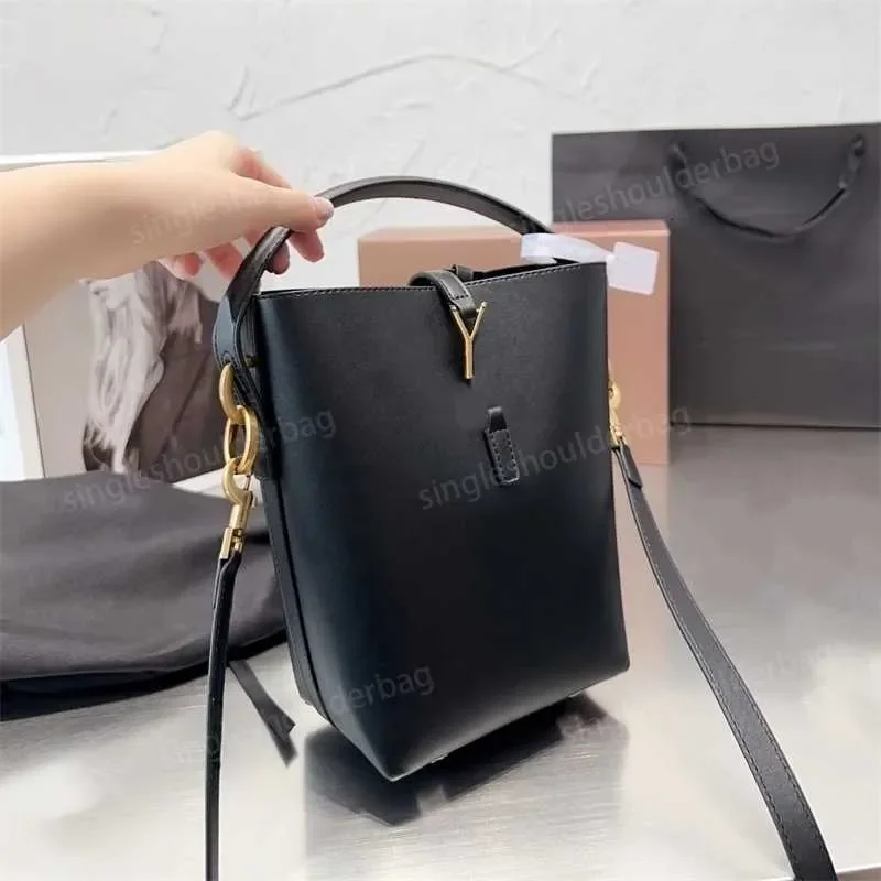 Bucket Bag Womens Bucket Bag Crossbody Bag Luxury Tote Fashion Designer Tote High Quality Leather Shoulder Bag 241025
Bucket Bag Womens Bucket Bag Crossbody Bag Luxury Tote Fashion Designer Tote High Quality Leather Shoulder Bag 241025