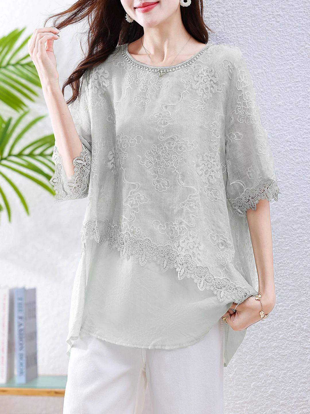 Korean Style Short Sleeve Lace Shirt Women's Loose Fit Splice Slimming Belly Covering Floral Trim Blouse Summer 2026 New Arrival
Korean Style Short Sleeve Lace Shirt Women's Loose Fit Splice Slimming Belly Covering Floral Trim Blouse Summer 2026 New Arrival
