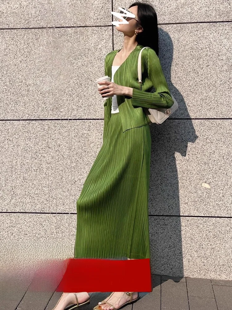 Fashionable Long Sleeve V-Neck Slim Fit Cardigan And Skirt Set by Sanza Art Creation Elegant Commute Style Novelty Polyester
Fashionable Long Sleeve V-Neck Slim Fit Cardigan And Skirt Set by Sanza Art Creation Elegant Commute Style Novelty Polyester
