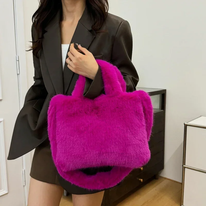Designer Fluffy Faux Fur Tote Bag for Women 2024 Winter Large Capacity Solid Color Handbag Long Plush Strap Crossbody Bag
Designer Fluffy Faux Fur Tote Bag for Women 2024 Winter Large Capacity Solid Color Handbag Long Plush Strap Crossbody Bag
