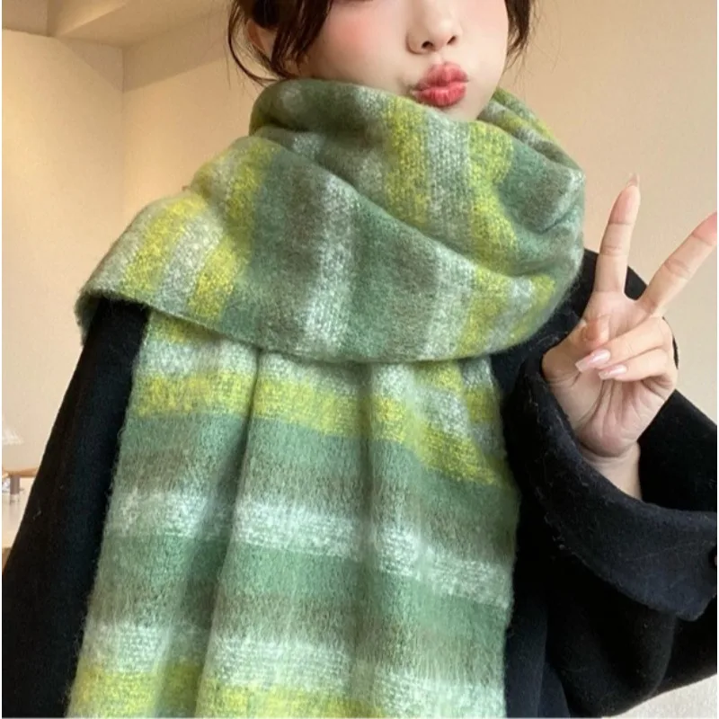 Simple retro plaid scarf with tassel scarf suitable for both autumn and winter thick and warm shawl versatile for women
Simple retro plaid scarf with tassel scarf suitable for both autumn and winter thick and warm shawl versatile for women