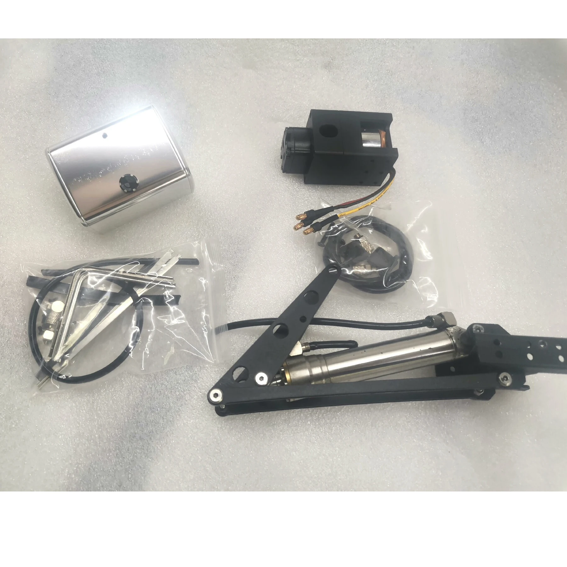 Metal Oil Pump/fuel Tank/F Oil Cylinder Lifting System for 1/14 Tamiya RC Truck SCANIA 770S VOLVO Mercedes-Benz ACTROS 3363 MAN
Metal Oil Pump/fuel Tank/F Oil Cylinder Lifting System for 1/14 Tamiya RC Truck SCANIA 770S VOLVO Mercedes-Benz ACTROS 3363 MAN