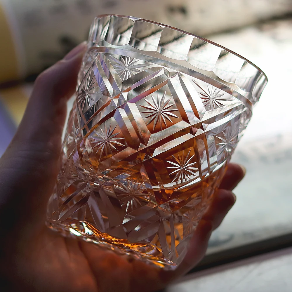 240ml Edo Kiriko K9 Crystal Whiskey Glass Japanese Style Engraving Luxury Elegant Drinking Glass for Bar Commercial Gift
240ml Edo Kiriko K9 Crystal Whiskey Glass Japanese Style Engraving Luxury Elegant Drinking Glass for Bar Commercial Gift
