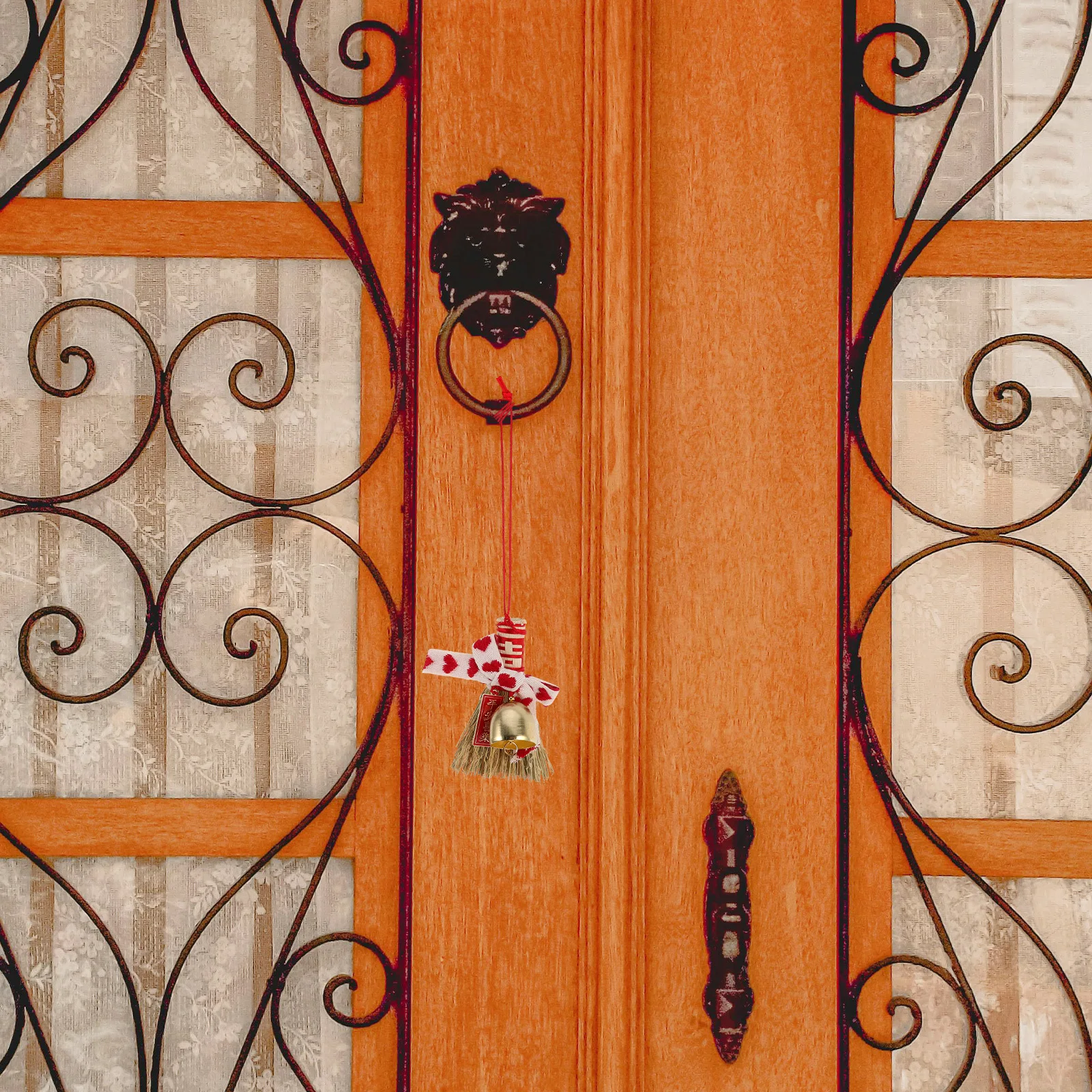 1pcs Broom Hanging Ornament Chinese Knot Design Good Luck Charm For Door Handle New Home Decor Festival Decoration Mini Craft
1pcs Broom Hanging Ornament Chinese Knot Design Good Luck Charm For Door Handle New Home Decor Festival Decoration Mini Craft