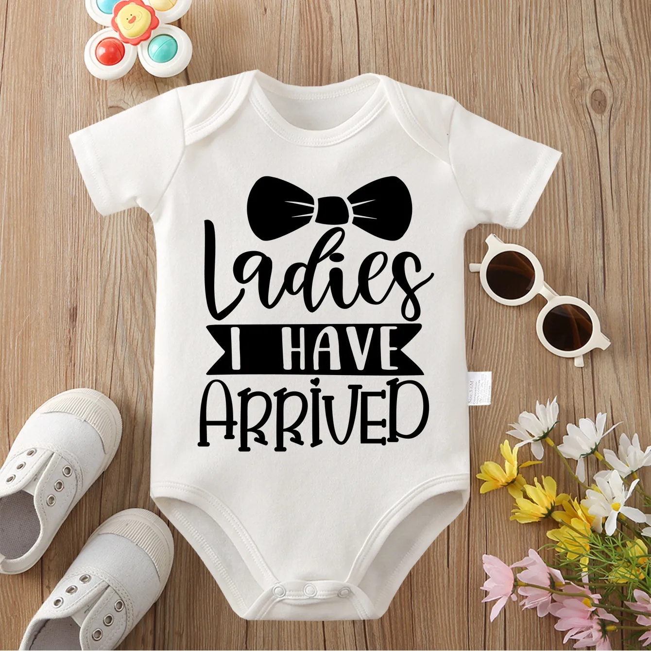 Little Gentleman Exquisite Print 100% Cotton Cloths Comfortable Onesie Bodysuit for Baby Jumpsuit for 0 To 12 Months Newborn
Little Gentleman Exquisite Print 100% Cotton Cloths Comfortable Onesie Bodysuit for Baby Jumpsuit for 0 To 12 Months Newborn