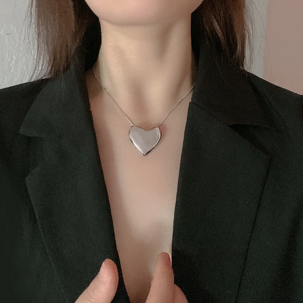 European and American personality oversized silver love pendant necklace female hip hop simple and versatile
European and American personality oversized silver love pendant necklace female hip hop simple and versatile