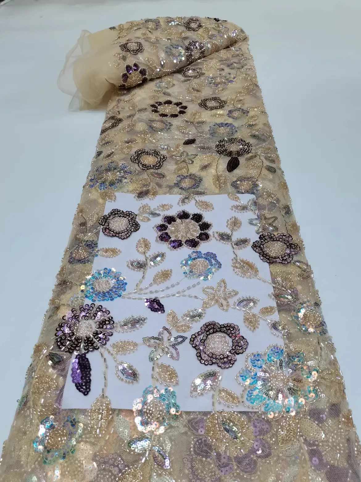 1 ярд Изысканная ткань с бисером, пайетками и цветочной вышивкой для свадебных платьев, ципао, шитья, роскошная марлевая ткань
1 ярд Изысканная ткань с бисером, пайетками и цветочной вышивкой для свадебных платьев, ципао, шитья, роскошная марлевая ткань