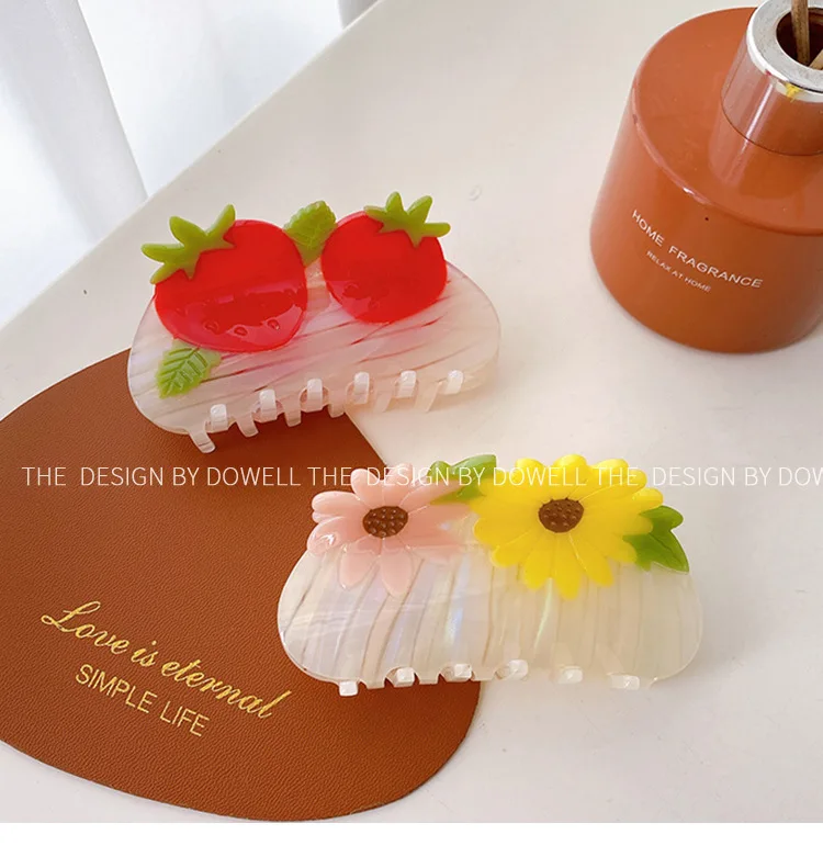 Design splicing hair clips, flower and strawberry hair clips, grasp the clip,color matching grab clips
Design splicing hair clips, flower and strawberry hair clips, grasp the clip,color matching grab clips