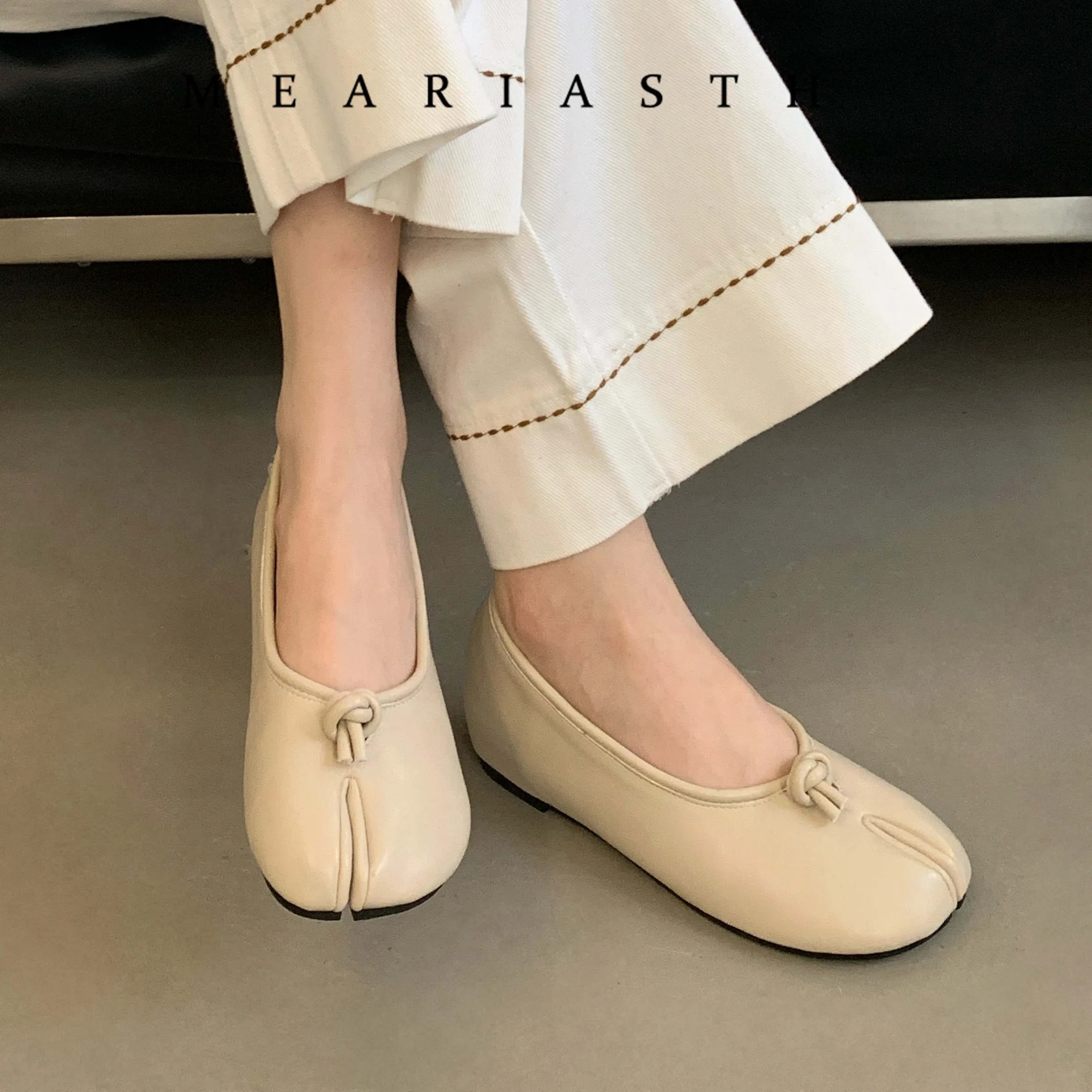 Women Casual Loafers Fashion split toe Shoes Genuine Leather Slip-On Shoes Soft Outside wedge 3cm Flats Light Walking tabi Shoes
Women Casual Loafers Fashion split toe Shoes Genuine Leather Slip-On Shoes Soft Outside wedge 3cm Flats Light Walking tabi Shoes