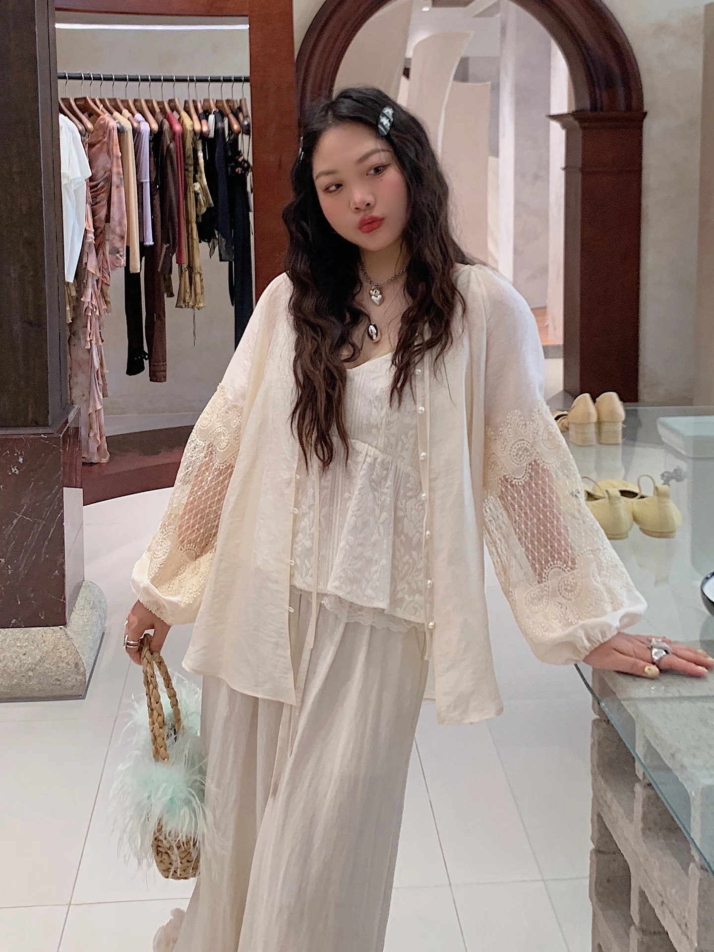 Lace Patchwork Long Sleeve Shirt Jacket for Women Thin Summer New Arrival V-Neck Mid-Length Premium Feeling Top
Lace Patchwork Long Sleeve Shirt Jacket for Women Thin Summer New Arrival V-Neck Mid-Length Premium Feeling Top