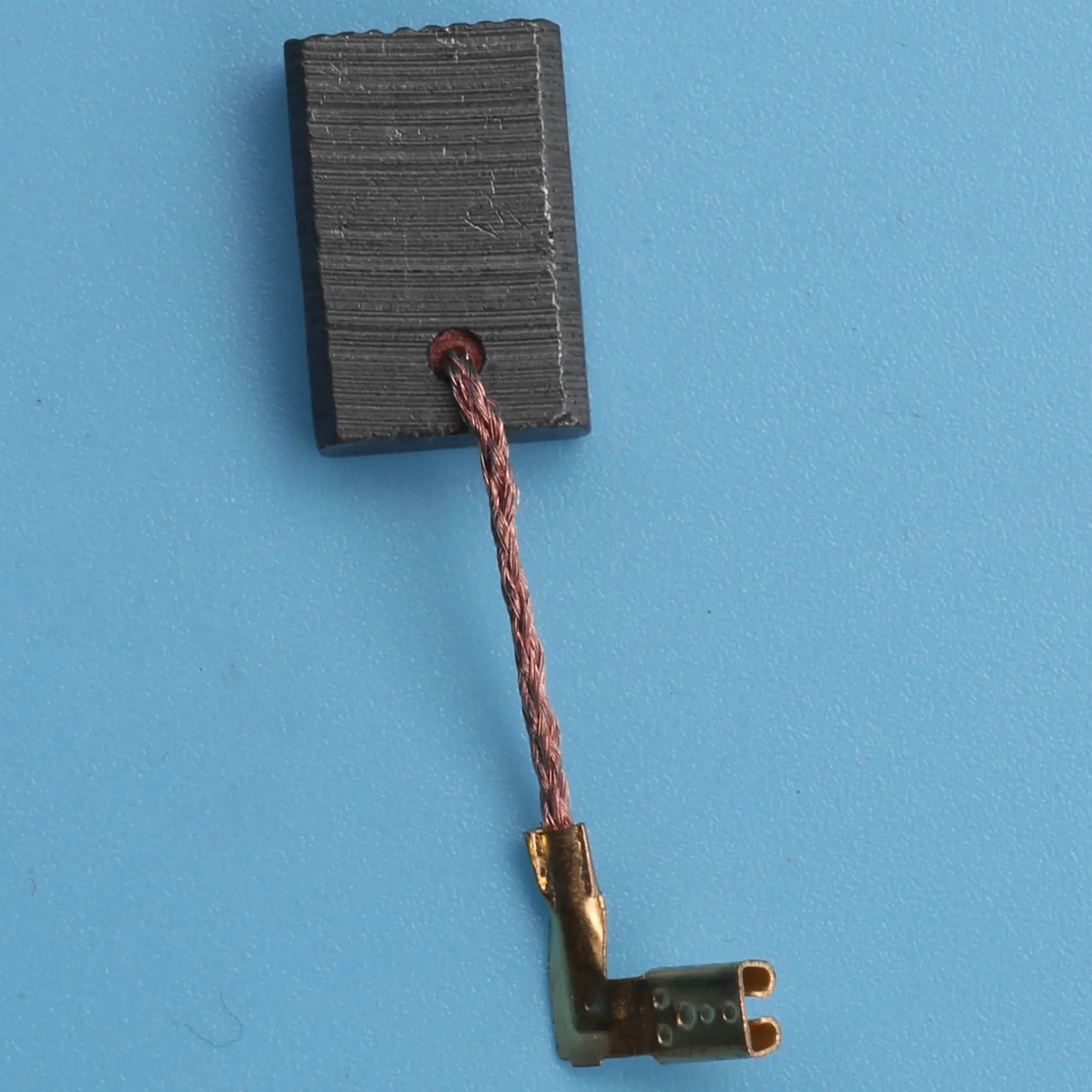 ABPQ-2 шт. 16 мм x 11 мм x 5 мм угольные щетки для электродвигателя 9553NB
ABPQ-2 шт. 16 мм x 11 мм x 5 мм угольные щетки для электродвигателя 9553NB