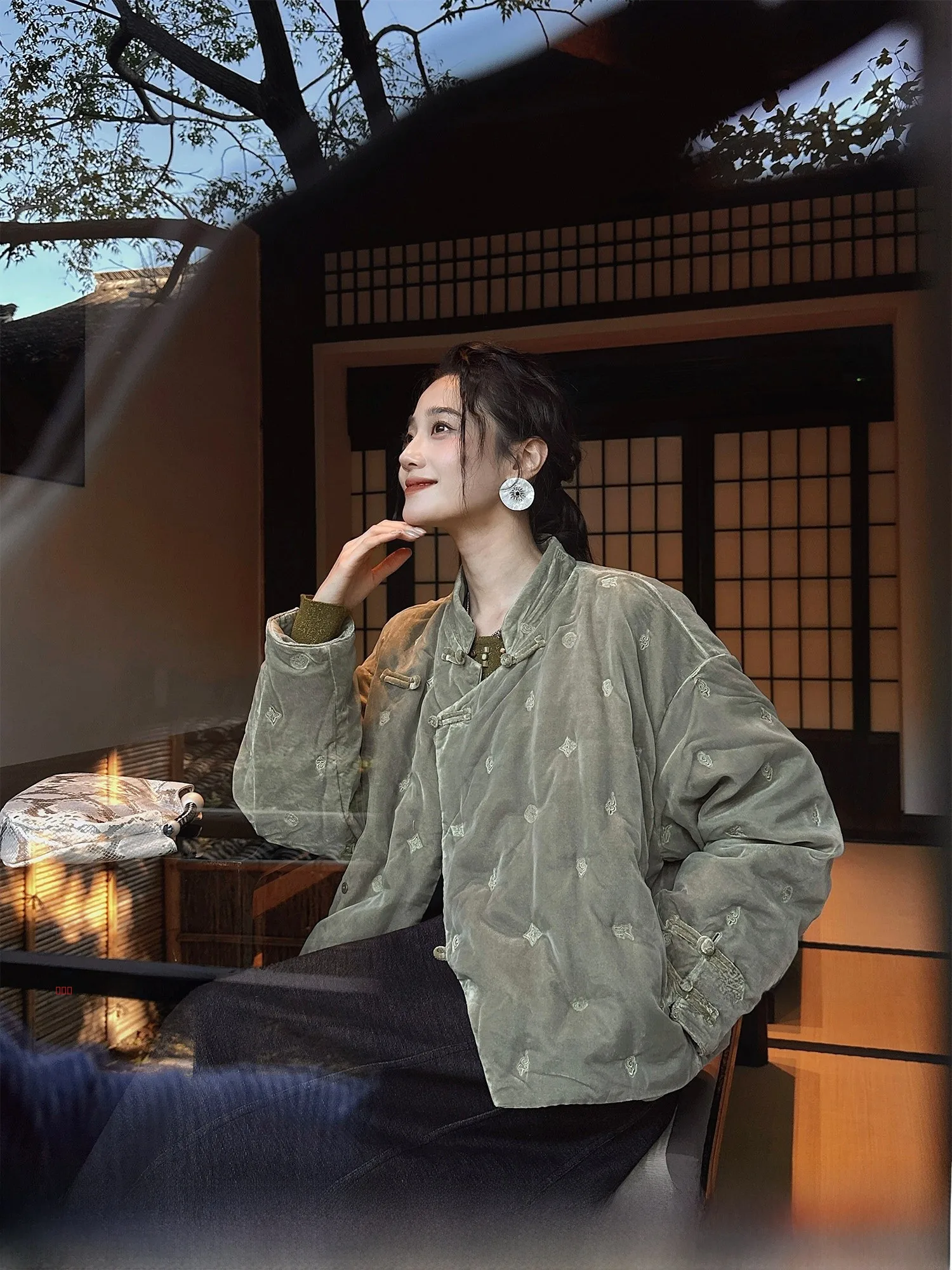 Sanji Bla Flower ort Velvet Netting down Jaet New Chinese Sle Women's Winter Coat Trendy Commuter Sle 90% down Fill
Sanji Bla Flower ort Velvet Netting down Jaet New Chinese Sle Women's Winter Coat Trendy Commuter Sle 90% down Fill