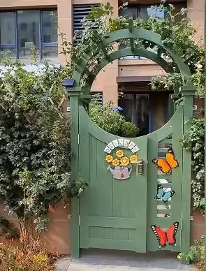 Antiseptic wood arch outdoor fence flower stand climbing vine frame courtyard garden fence fence gate
Antiseptic wood arch outdoor fence flower stand climbing vine frame courtyard garden fence fence gate