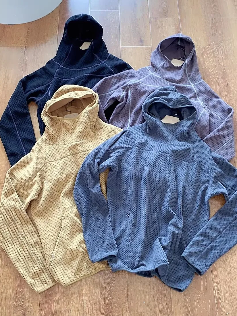 Outdoor Functional Windproof Fleece Lined Hoodie Couple Matching Half High Collar Mountain Climbing Sweatshirt for Men And Women
Outdoor Functional Windproof Fleece Lined Hoodie Couple Matching Half High Collar Mountain Climbing Sweatshirt for Men And Women