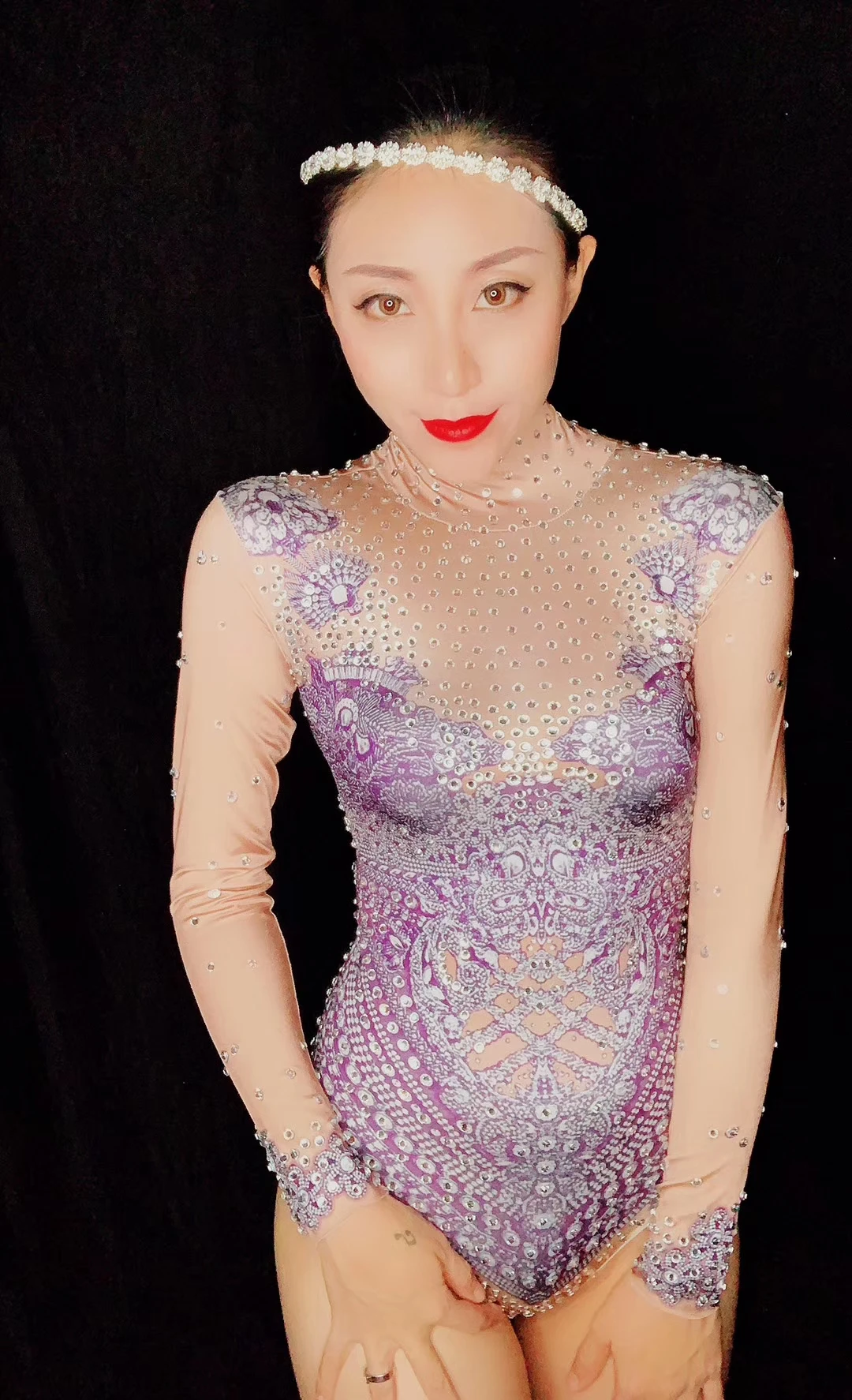 Модный женский комбинезон Jingang 2026 с принтом, высокоэластичный, со стразами, шорты-комбинезон для выступлений на сцене, наряд для выпускного вечера
Модный женский комбинезон Jingang 2026 с принтом, высокоэластичный, со стразами, шорты-комбинезон для выступлений на сцене, наряд для выпускного вечера