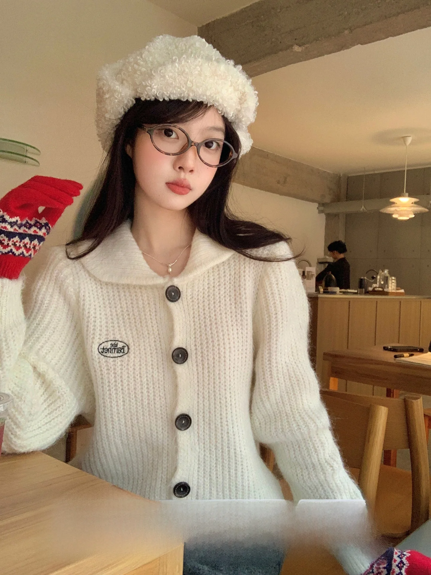 Свободный вязаный кардиган женский, повседневный, из мягкого нейлона, с длинными рукавами, уютный, модный, универсальный топ
Свободный вязаный кардиган женский, повседневный, из мягкого нейлона, с длинными рукавами, уютный, модный, универсальный топ