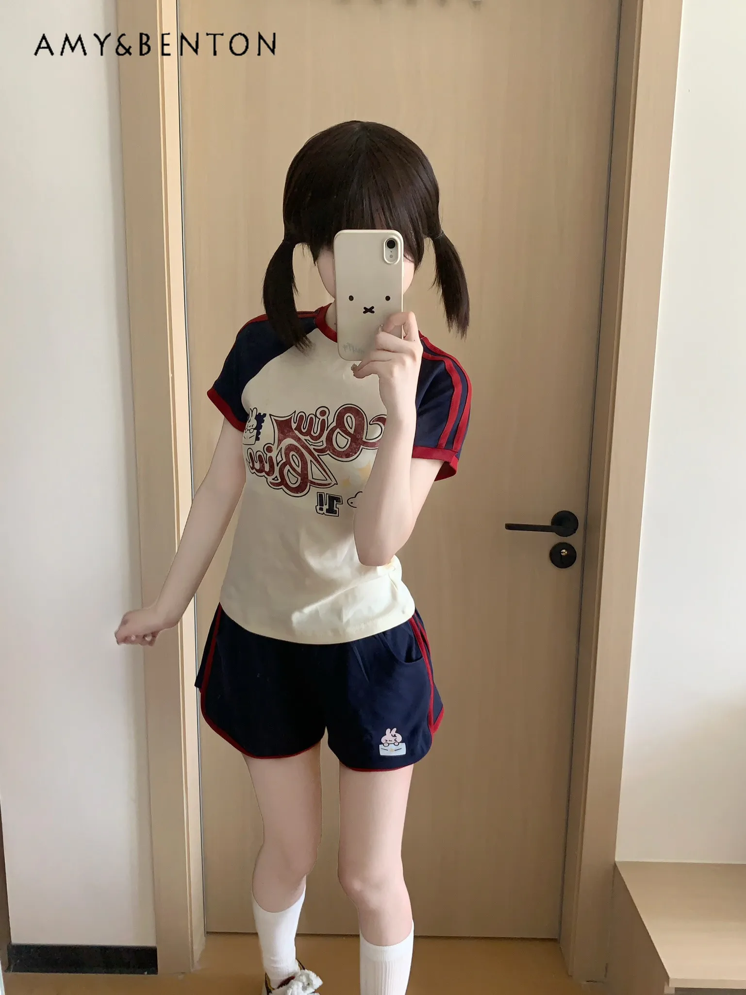 2026 Summer New Women Cute Rabbit Print Biu Biu Letter 2PCS Outfit Casual Loose Short Sleeve T-shirt + Shorts Sportswear Set
2026 Summer New Women Cute Rabbit Print Biu Biu Letter 2PCS Outfit Casual Loose Short Sleeve T-shirt + Shorts Sportswear Set