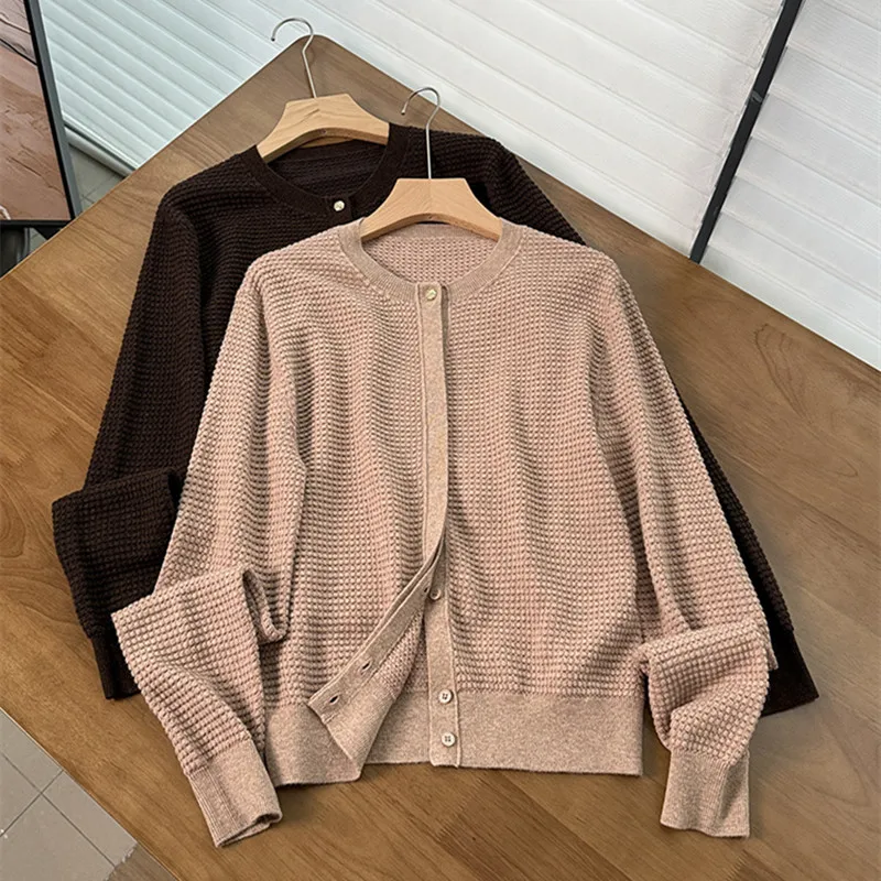 High Quality Women's Early Spring New Cashmere Blend Knitted Cardigan Long Sleeve Round Neck Jacket
High Quality Women's Early Spring New Cashmere Blend Knitted Cardigan Long Sleeve Round Neck Jacket