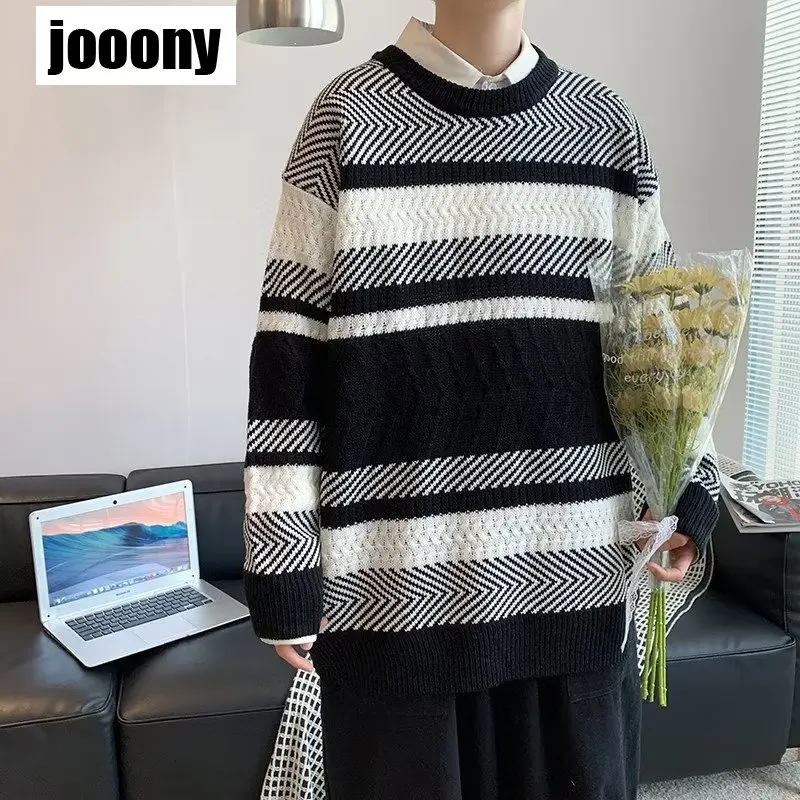 2023 Autumn and Winter Hong Kong Style Loose Retro Striped Round Neck Sweater Men's Casual Ins Japanese Knitted Top streetwear
2023 Autumn and Winter Hong Kong Style Loose Retro Striped Round Neck Sweater Men's Casual Ins Japanese Knitted Top streetwear