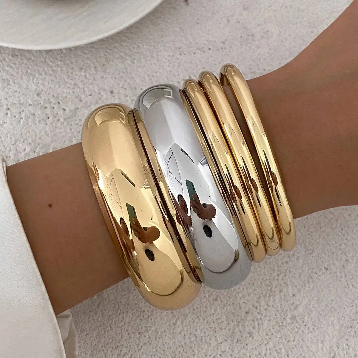 5Pcs/Set Women's Vintage Punk Smooth round Geometric Bangle Stackable Chunky Bracelet Charm Jewelry Gift Set 2025 Fashion Trend
5Pcs/Set Women's Vintage Punk Smooth round Geometric Bangle Stackable Chunky Bracelet Charm Jewelry Gift Set 2025 Fashion Trend