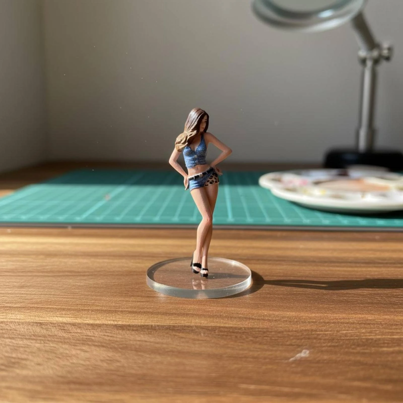 1:64 Woman Miniature Sleeveless Miniature Female Figurine Standing Female Figurine Short Skirt High-Heel Shoes
1:64 Woman Miniature Sleeveless Miniature Female Figurine Standing Female Figurine Short Skirt High-Heel Shoes