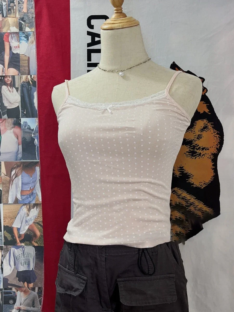 Розовый тонкий укороченный топ с сердечками, женский летний хлопковый короткий жилет без рукавов с кружевной отделкой и бантом, повседневные милые топы на бретелях в консервативном стиле Y2k
Розовый тонкий укороченный топ с сердечками, женский летний хлопковый короткий жилет без рукавов с кружевной отделкой и бантом, повседневные милые топы на бретелях в консервативном стиле Y2k