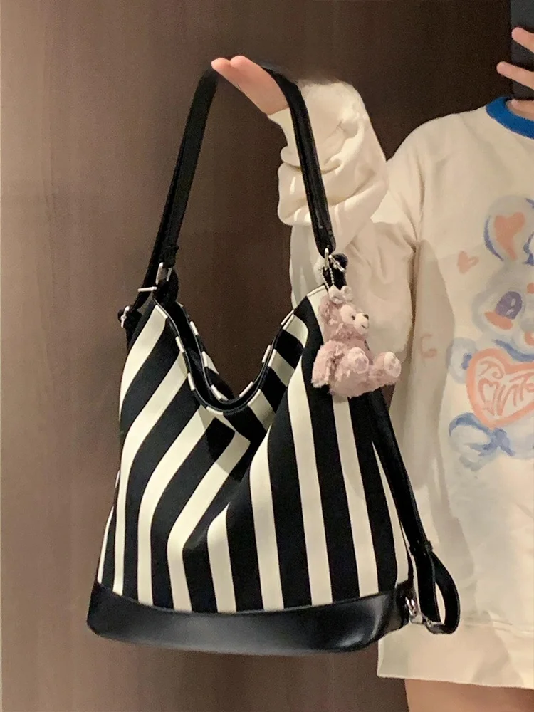 BEGOOER Lazy Stripe Tote Bag Women's Design Multifunctional Backpack Large Capacity Commuting Single Shoulder Bag
BEGOOER Lazy Stripe Tote Bag Women's Design Multifunctional Backpack Large Capacity Commuting Single Shoulder Bag