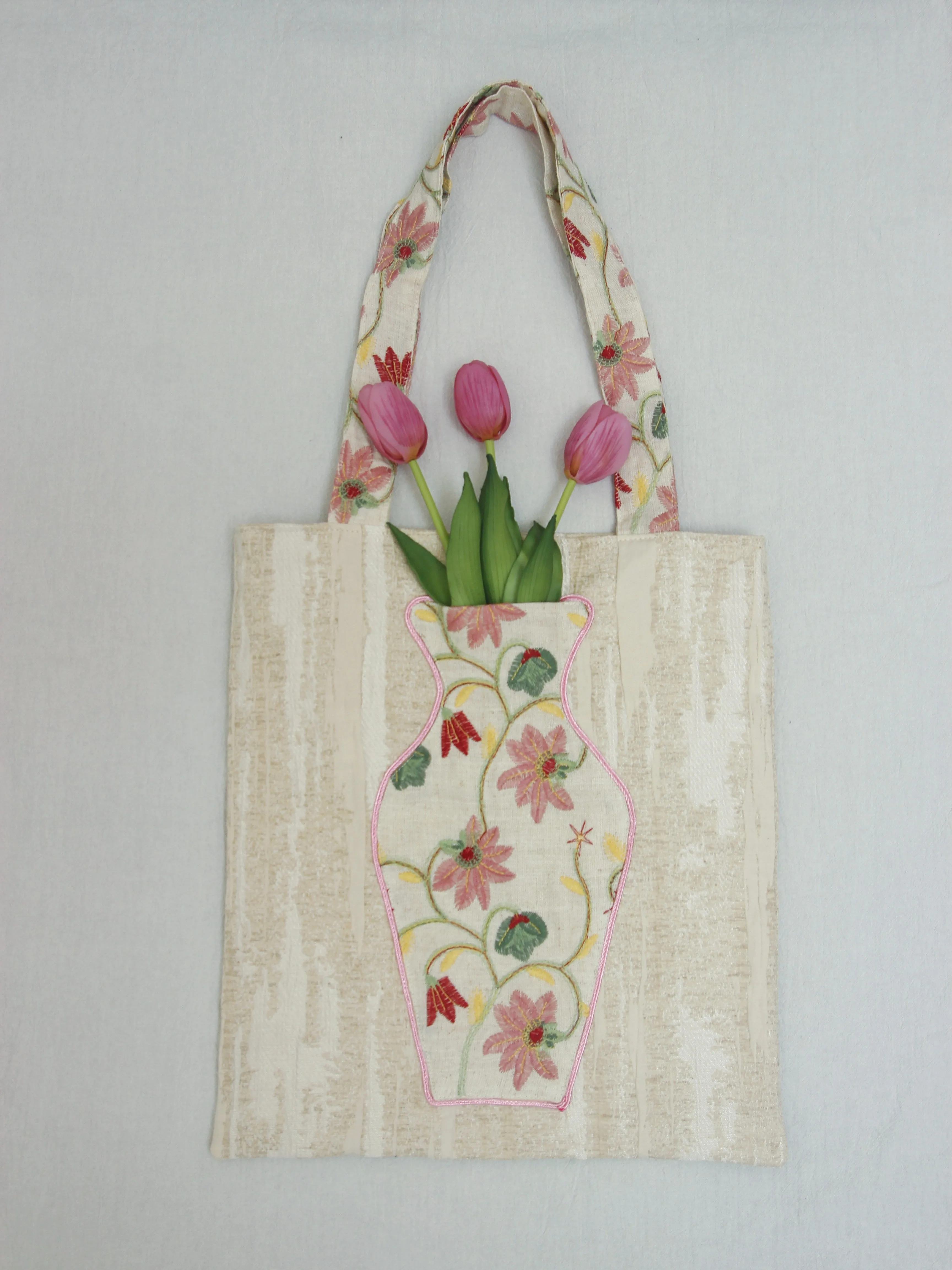 2026 Spring New Vase Retro Literary Niche Embroidered Shoulder Bags Women's New Chinese Cotton Linen Canvas Bag Tote Bag Female
2026 Spring New Vase Retro Literary Niche Embroidered Shoulder Bags Women's New Chinese Cotton Linen Canvas Bag Tote Bag Female