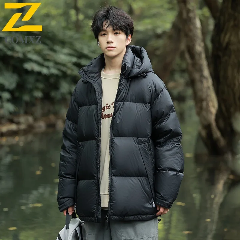 COMXZ 2025 Outdoor Casual Hong Kong Style Down Jacket Winter New Original High Quality 90 White Duck Down Short Coat Men 2366
COMXZ 2025 Outdoor Casual Hong Kong Style Down Jacket Winter New Original High Quality 90 White Duck Down Short Coat Men 2366