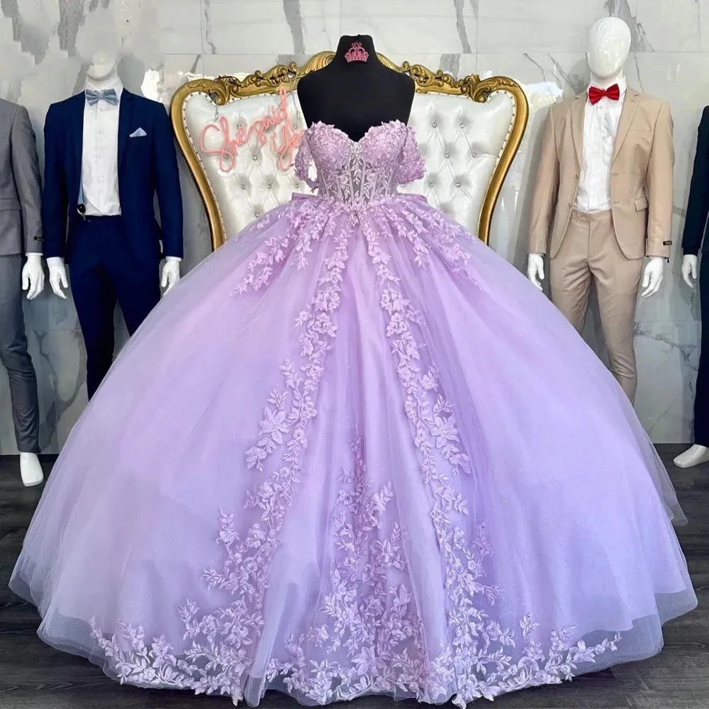 Lilac The Bow Ball Gown Quinceanera Dresses Off Shoulder Plus Size Formal Appliques Lace Corset Vestido De 15 Anos
Lilac The Bow Ball Gown Quinceanera Dresses Off Shoulder Plus Size Formal Appliques Lace Corset Vestido De 15 Anos