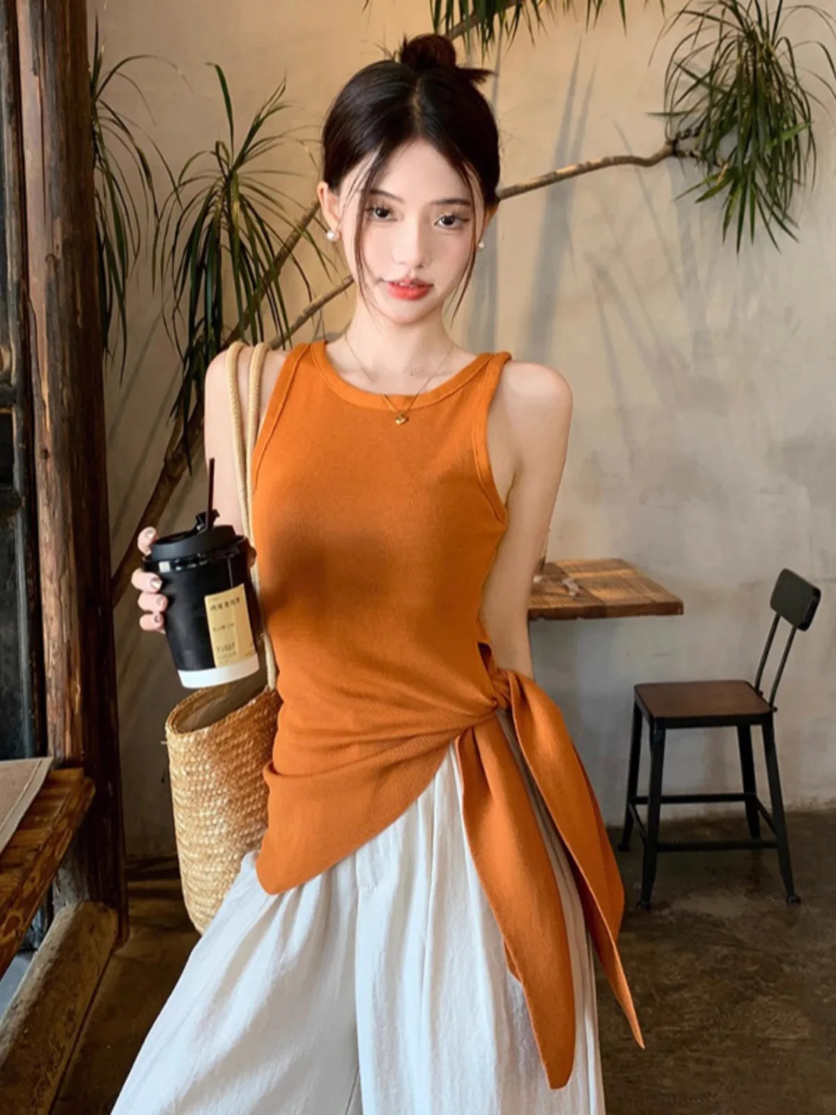 Женский летний вязаный топ-жилет Dopne Orange с завязками на талии, корейский стиль, прямой крой, с поясом, без утяжки на талии
Женский летний вязаный топ-жилет Dopne Orange с завязками на талии, корейский стиль, прямой крой, с поясом, без утяжки на талии