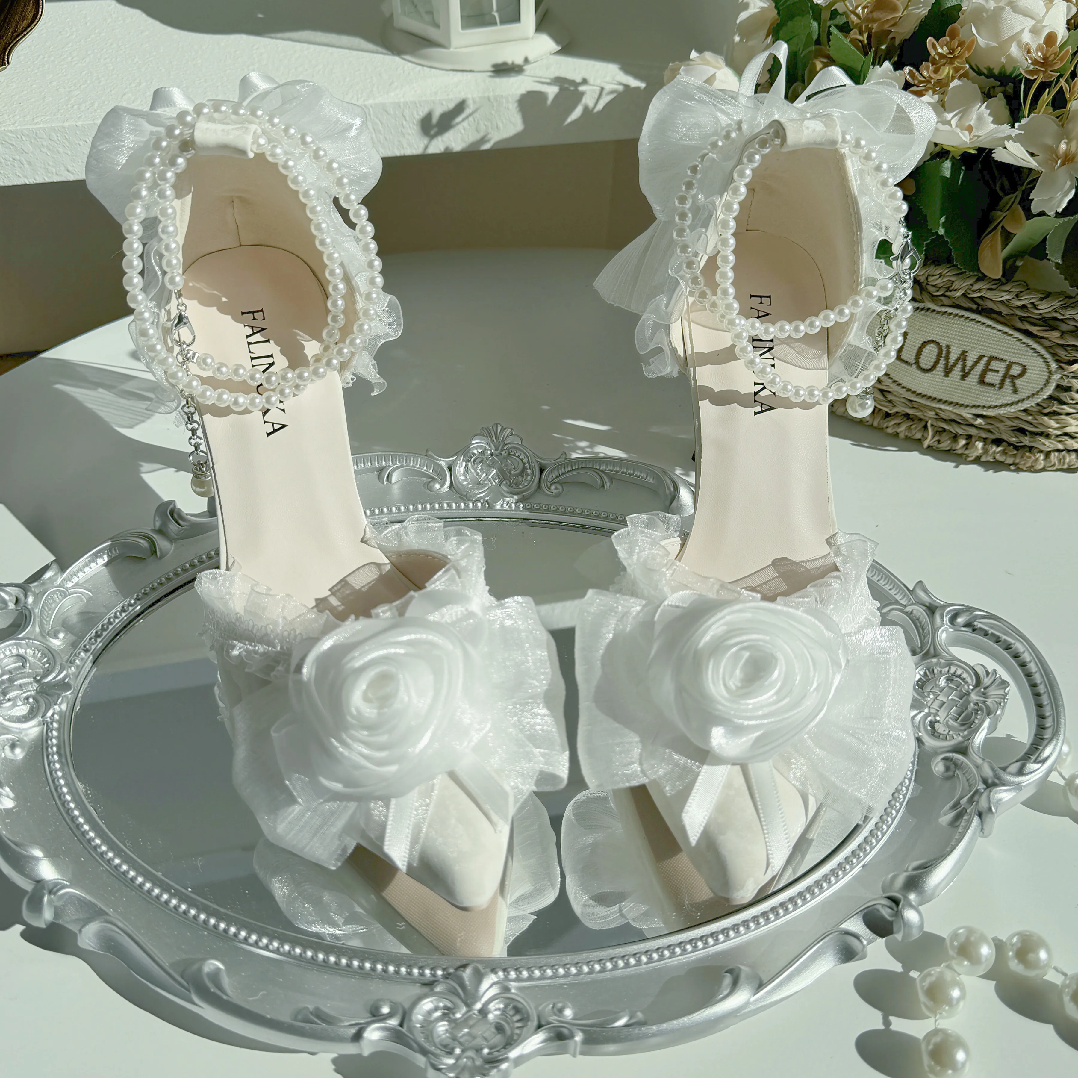 Elegant Rose Heels Pointed Toe Stiletto Handmade Embellished Romantic Victorian Ladies's Wedding Prom Party Lolita Pumps
Elegant Rose Heels Pointed Toe Stiletto Handmade Embellished Romantic Victorian Ladies's Wedding Prom Party Lolita Pumps