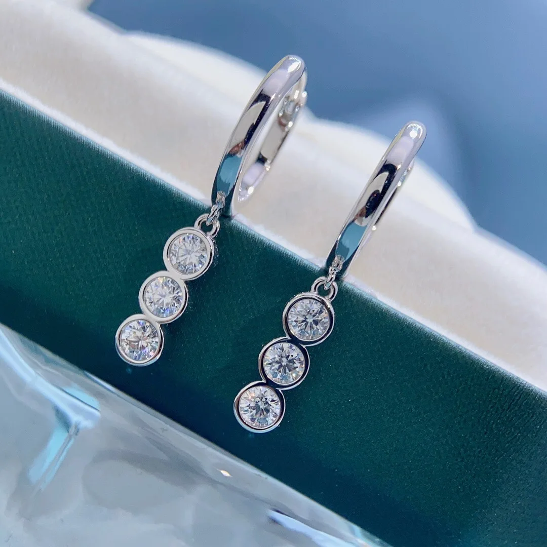 Women's bubble tassel design platinum ear buckle moissanite single piece about 10 minutes gift certificate
Women's bubble tassel design platinum ear buckle moissanite single piece about 10 minutes gift certificate