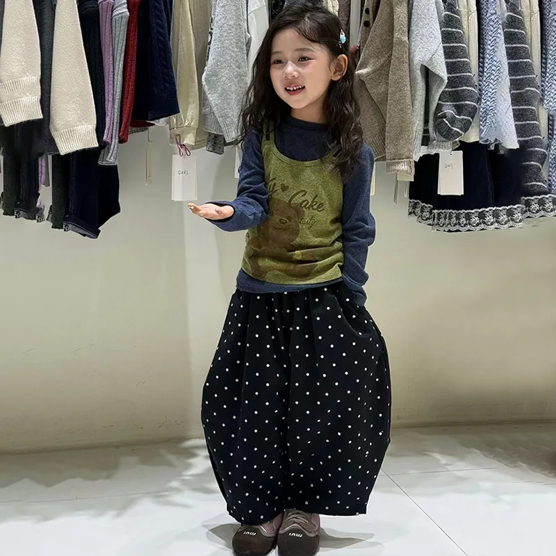 Girls 2025 Autumn New Printed Suspender Bottoming Shirt Retro Versatile Casual Polka Pants Three-piece Set
Girls 2025 Autumn New Printed Suspender Bottoming Shirt Retro Versatile Casual Polka Pants Three-piece Set