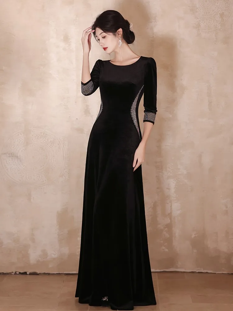 Black velvety elegant banquet host art examination choral conducting performance dress
Black velvety elegant banquet host art examination choral conducting performance dress