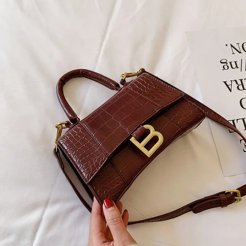 2025 Новая сумка премиум-класса в европейском стиле, художественная легкая роскошная универсальная сумка через плечо для модных дам
2025 Новая сумка премиум-класса в европейском стиле, художественная легкая роскошная универсальная сумка через плечо для модных дам 