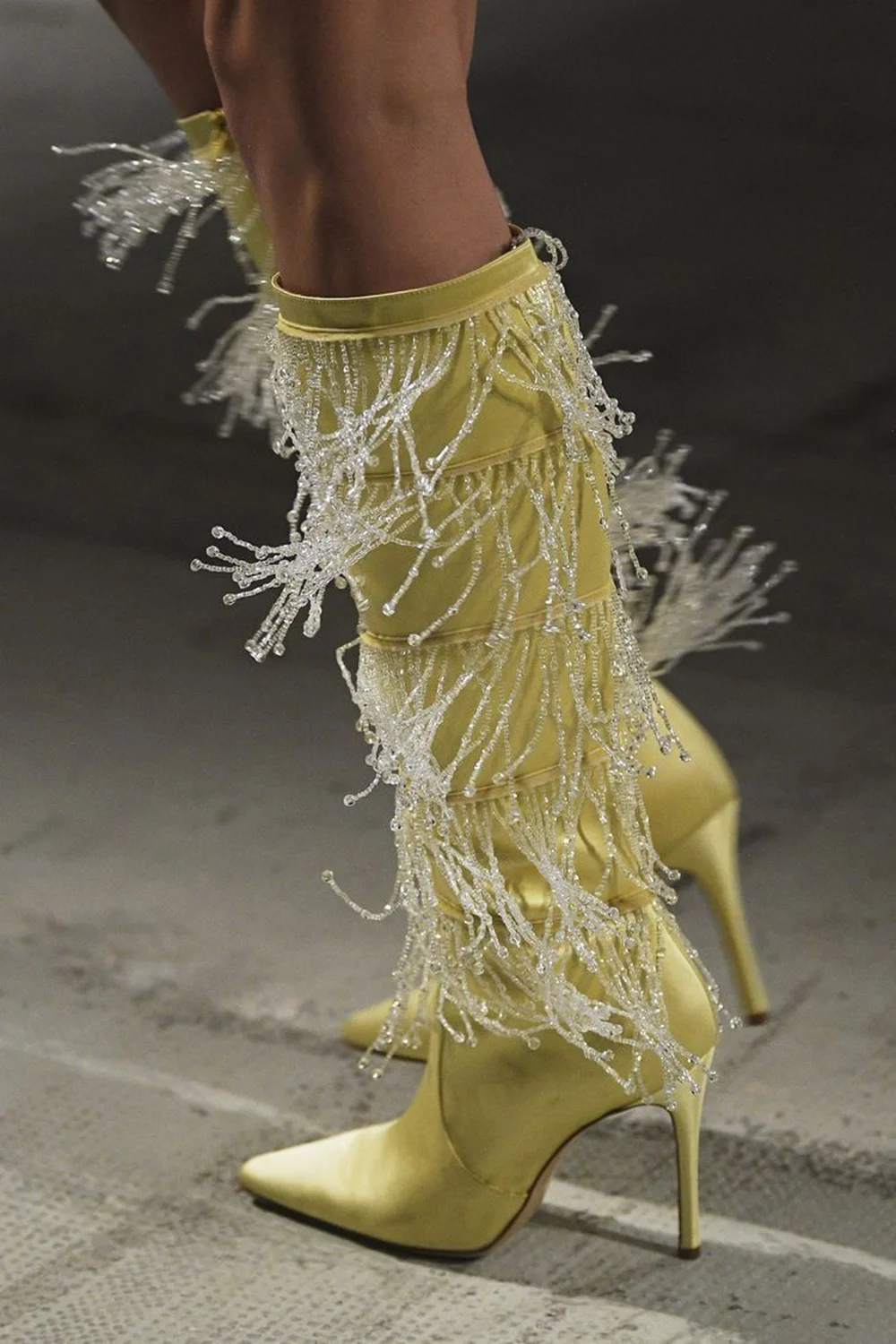 Elegant Lady Sunny Yellow Satin Pointed-Toe Knee-High Boots Crystal Fringe Stiletto Heel Fashion Style for Runway Looks
Elegant Lady Sunny Yellow Satin Pointed-Toe Knee-High Boots Crystal Fringe Stiletto Heel Fashion Style for Runway Looks