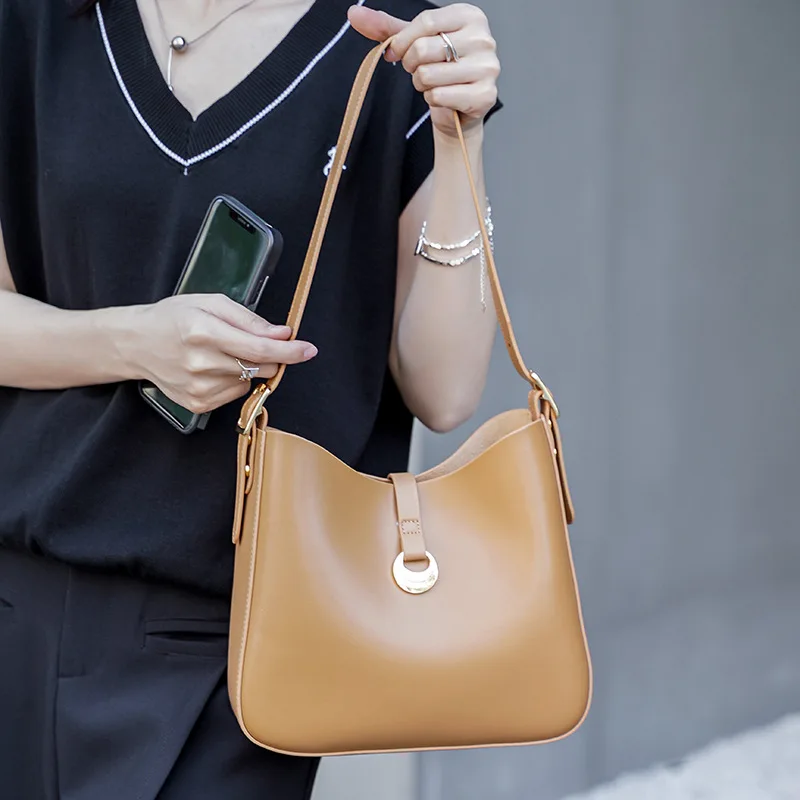 Trendy Design Underarm Bag 2023 New Split Leather Handbag Cowhide One Shoulder Bag Fashion Portable Crossbody Bag Women's Bag
Trendy Design Underarm Bag 2023 New Split Leather Handbag Cowhide One Shoulder Bag Fashion Portable Crossbody Bag Women's Bag