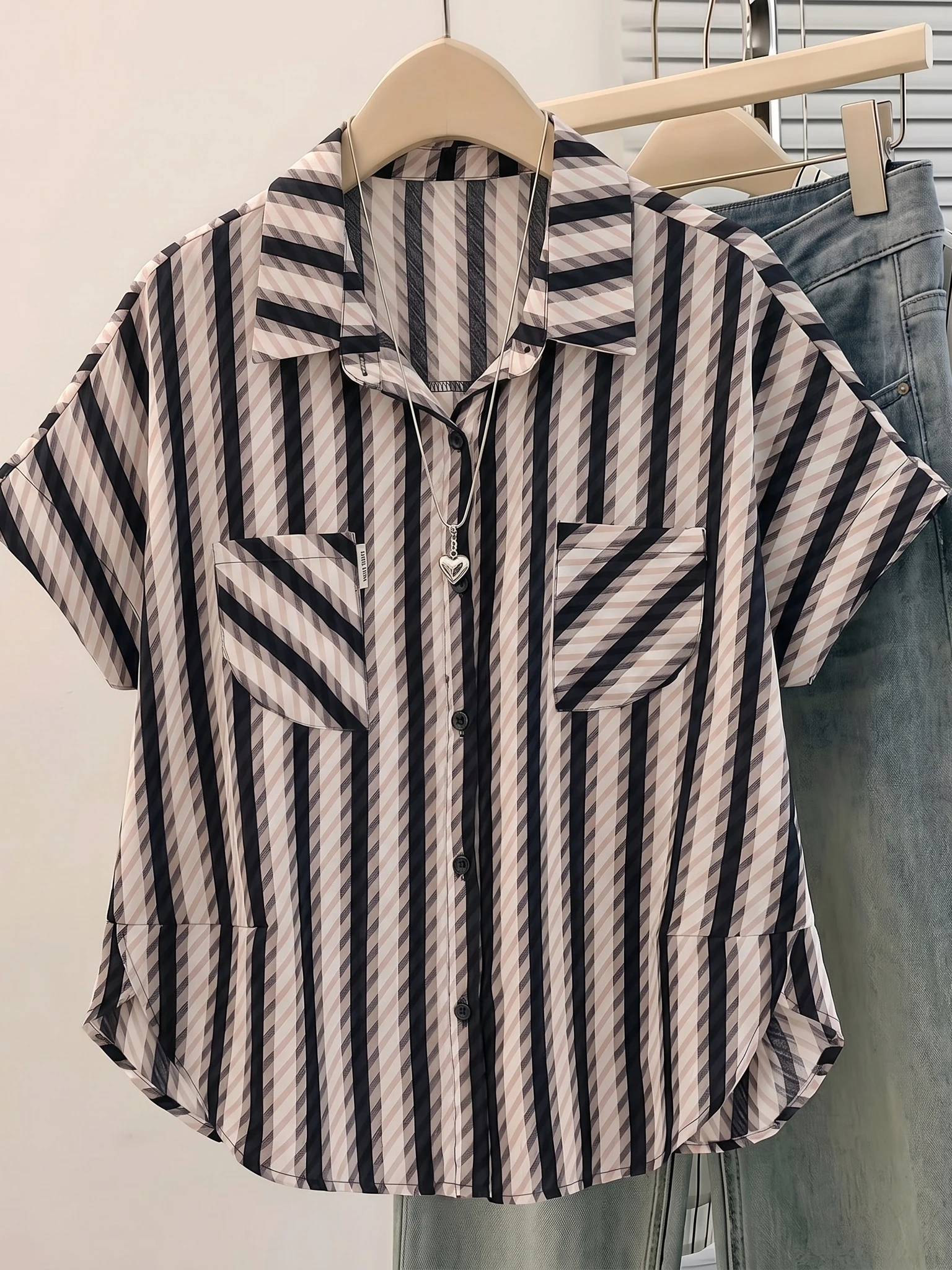 Slimming Striped V-Neck Short Sleeve Shirt Women's Premium Style Commute Fashion plus Size Korean Version Loose Fit Top
Slimming Striped V-Neck Short Sleeve Shirt Women's Premium Style Commute Fashion plus Size Korean Version Loose Fit Top