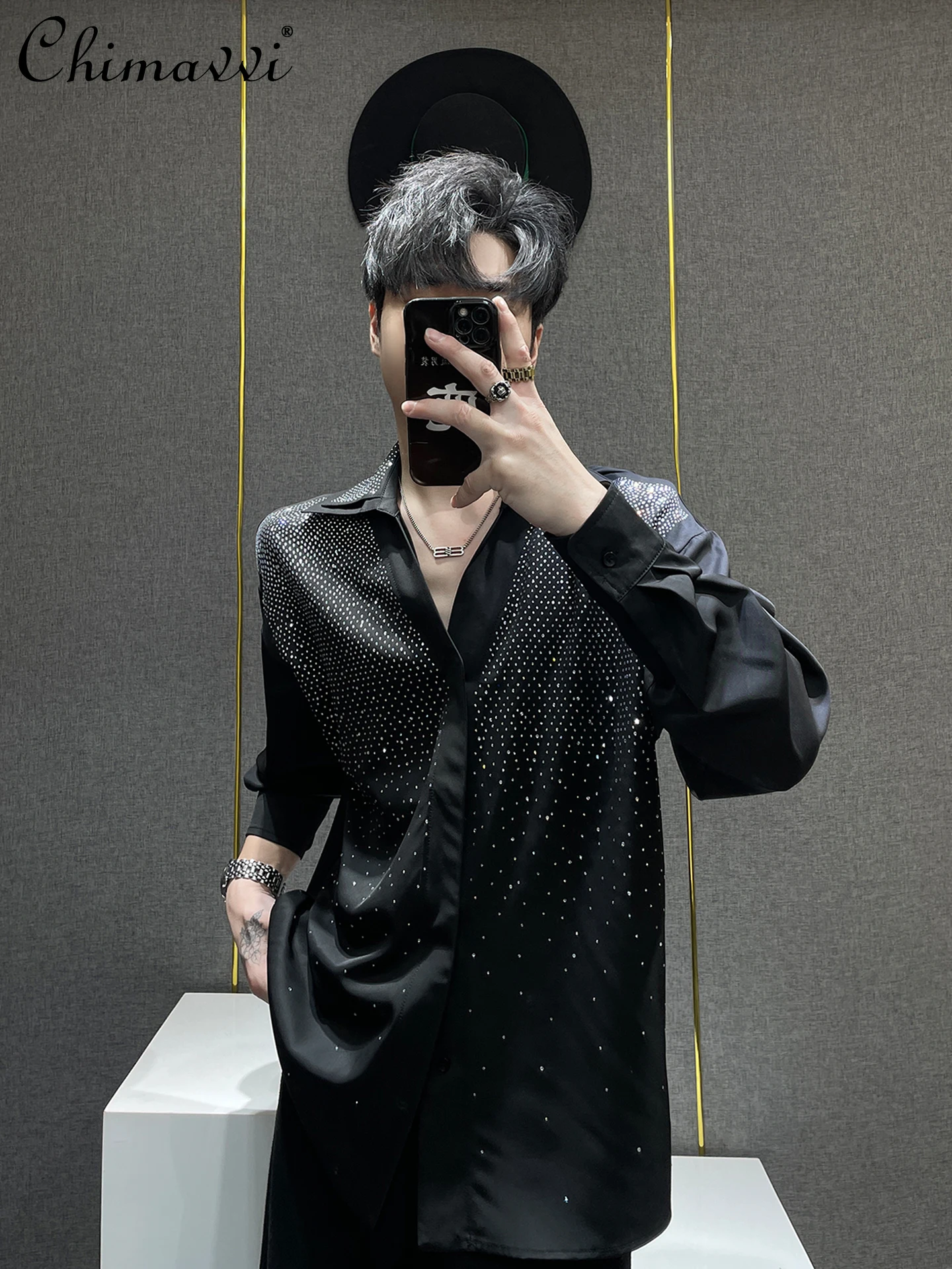 2025 Autumn New Heavy Rhinestone Shirt Men's Fashion Long Sleeve Loose Handsome Casual Black V-Neck Shirt Men Blouse Top
2025 Autumn New Heavy Rhinestone Shirt Men's Fashion Long Sleeve Loose Handsome Casual Black V-Neck Shirt Men Blouse Top