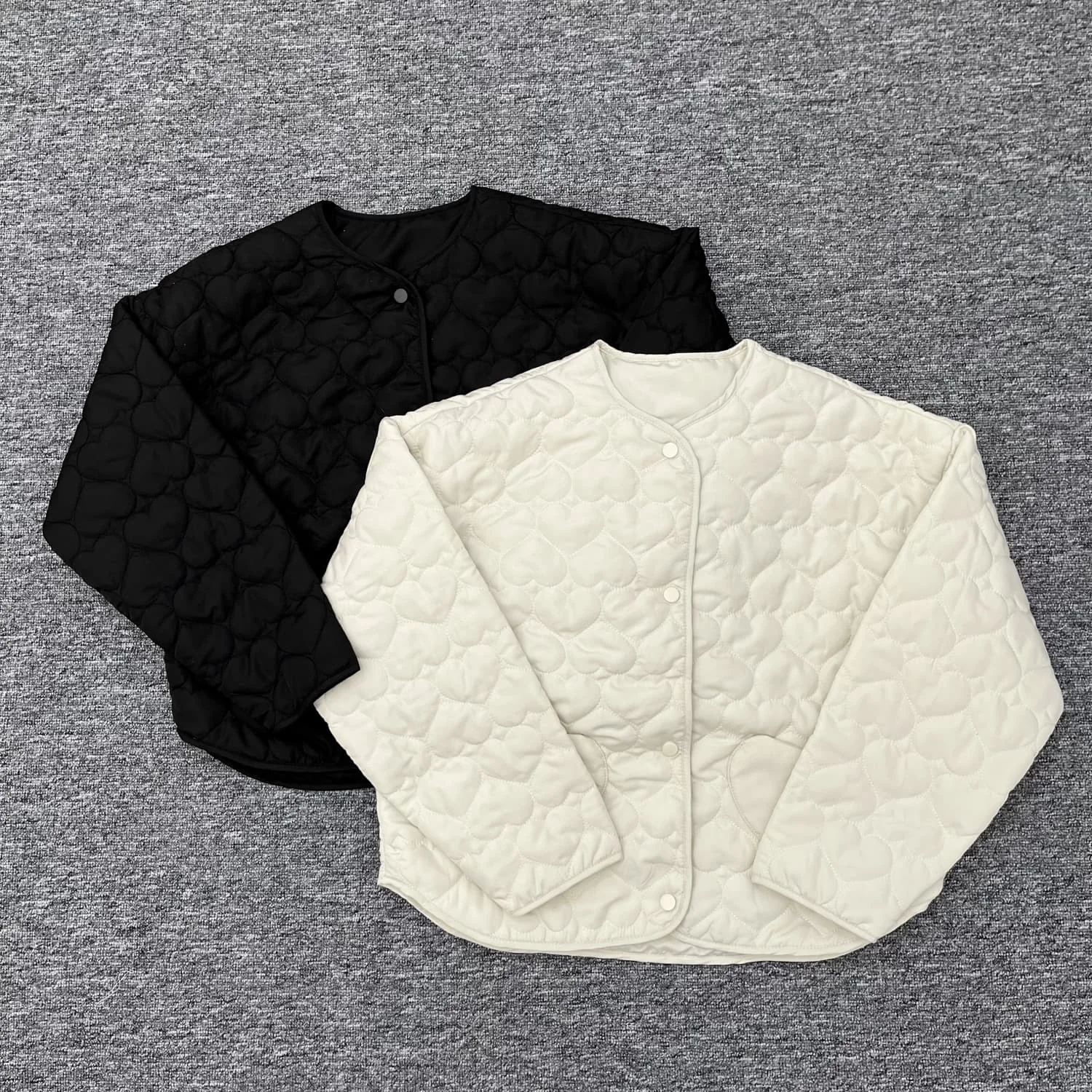 Kar&Otza Women's 2024 Autumn/Winter New Cotton Jacket Round Neck Love Pattern Pocket French Sweet Jacket Cotton Jacket
Kar&Otza Women's 2024 Autumn/Winter New Cotton Jacket Round Neck Love Pattern Pocket French Sweet Jacket Cotton Jacket