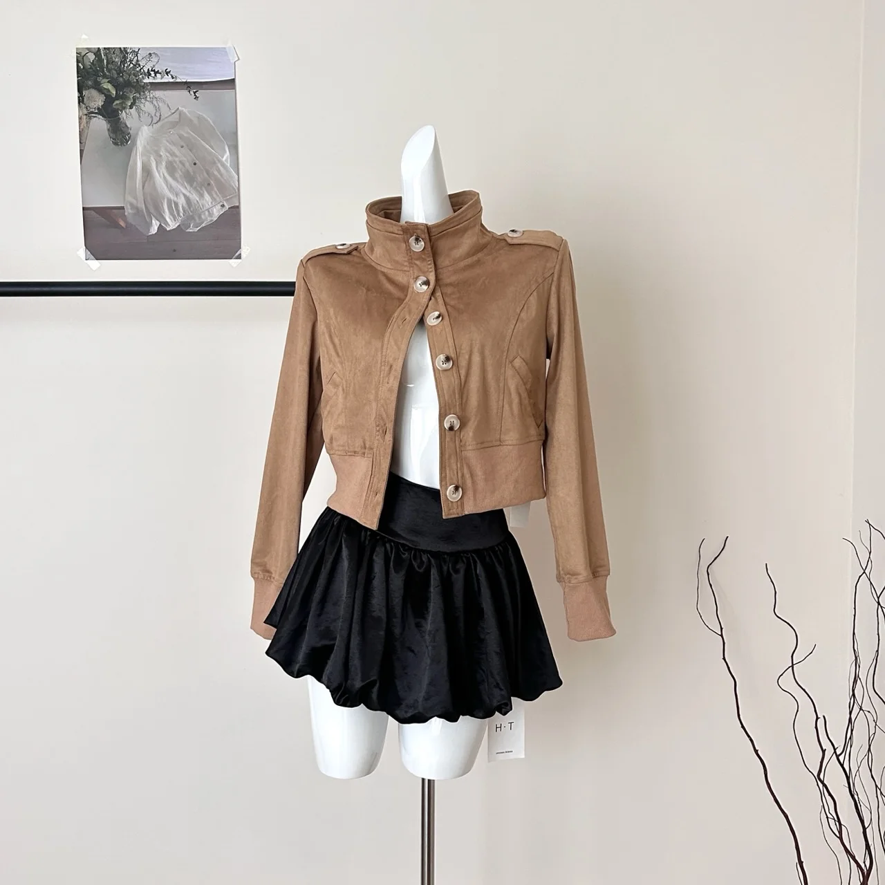 Women's Spring Autumn Turtleneck Long Sleeve Short Jacket Lady Streetwear Solid Color Single Breasted Suede Outwear Top
Women's Spring Autumn Turtleneck Long Sleeve Short Jacket Lady Streetwear Solid Color Single Breasted Suede Outwear Top