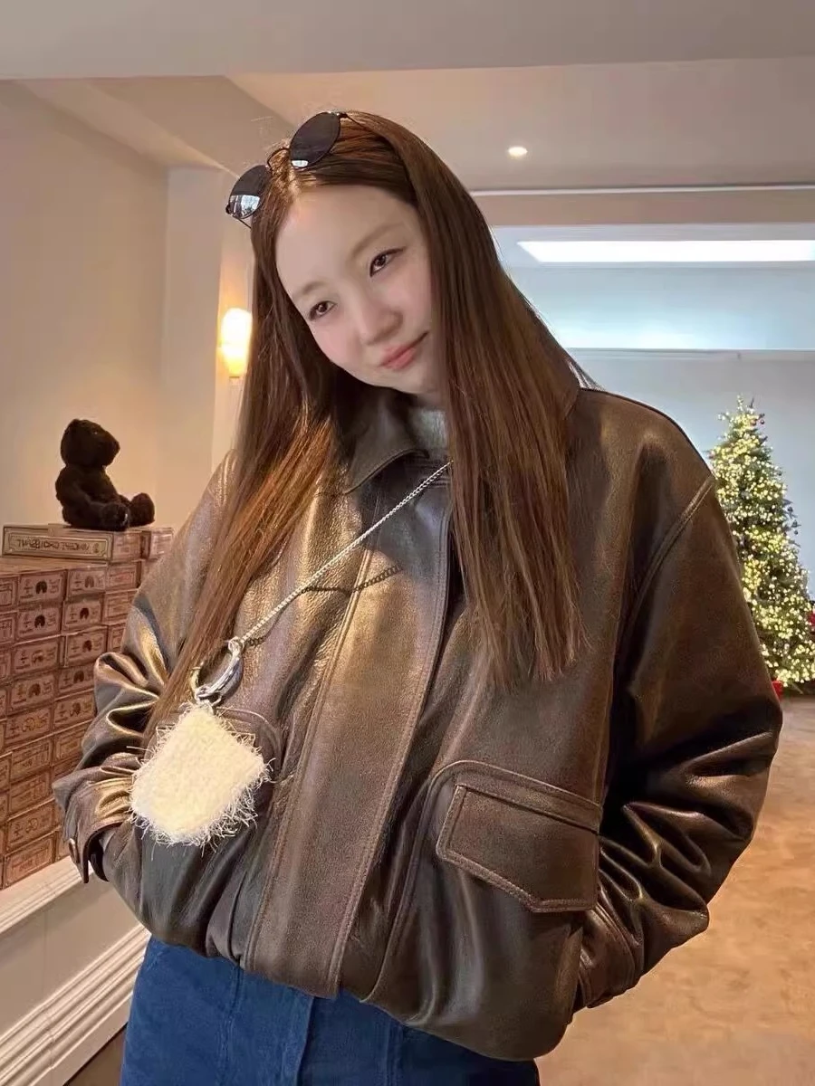 Thebarnnet Retro Pilot Collar Leather Jacket Coat Women's Autumn Winter New Style Eight Milk Commute Style Long Sleeve Zipper
Thebarnnet Retro Pilot Collar Leather Jacket Coat Women's Autumn Winter New Style Eight Milk Commute Style Long Sleeve Zipper