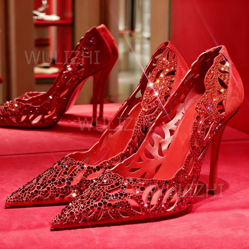 Vibrant Red Hollow Sandals Sparkling Crystal Stiletto Heels Women Engraving Heels Sexy Black Leather Party Dress Girls Shoes
Vibrant Red Hollow Sandals Sparkling Crystal Stiletto Heels Women Engraving Heels Sexy Black Leather Party Dress Girls Shoes