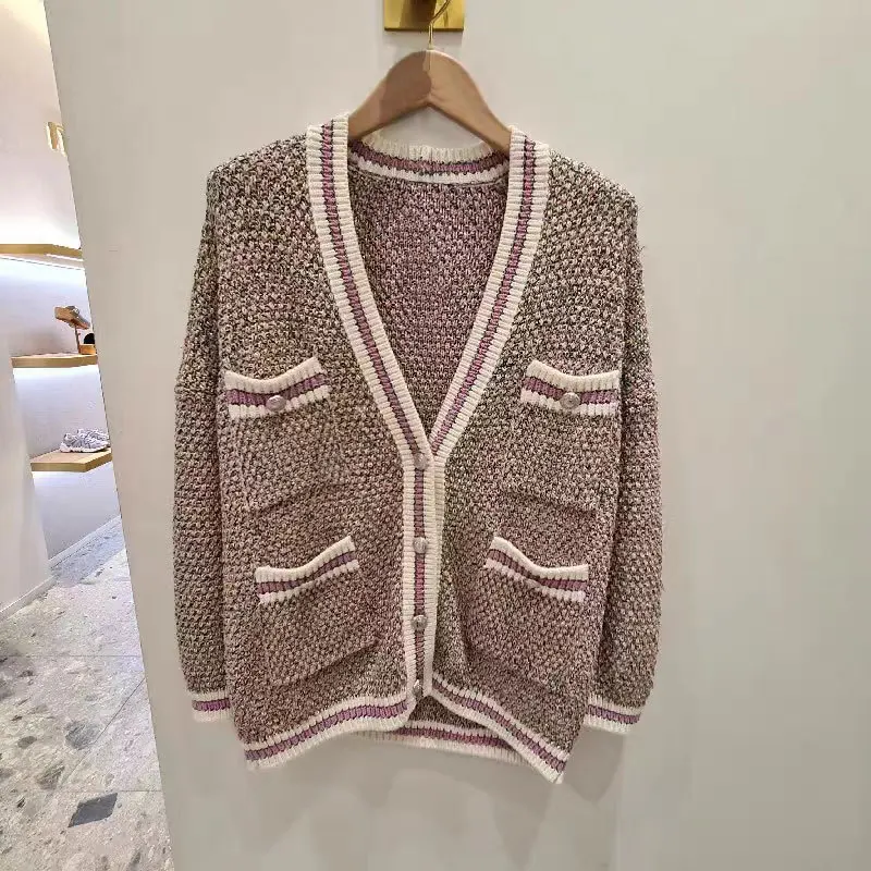 Color collision V-neck knitted cardigan temperament elegant loose versatile knitted jacket women's tops 2024 fall new
Color collision V-neck knitted cardigan temperament elegant loose versatile knitted jacket women's tops 2024 fall new